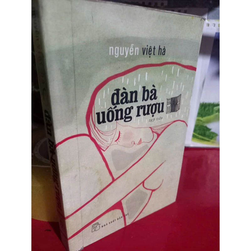 người đàn bà uống rượu 552600