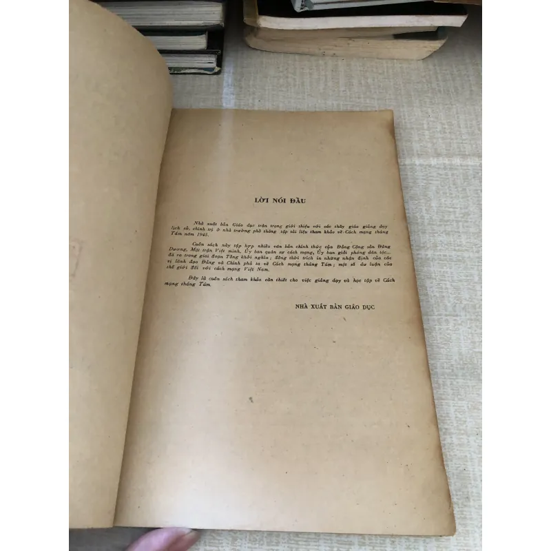 Tài liệu tham khảo vè Cách Mạng Tháng Tám 972114