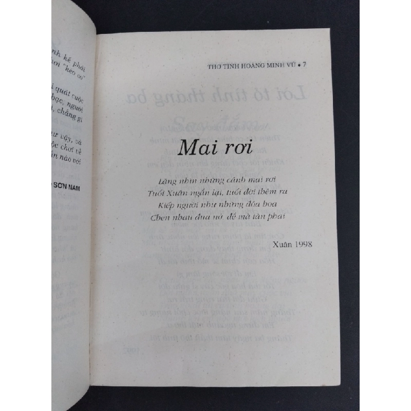 Thơ tình Hoàng Minh Vũ mới 80% bẩn bìa, ố, tróc gáy nhẹ, có chữ ký tác giả 1999 HCM1001 Hoàng Minh Vũ VĂN HỌC 366809