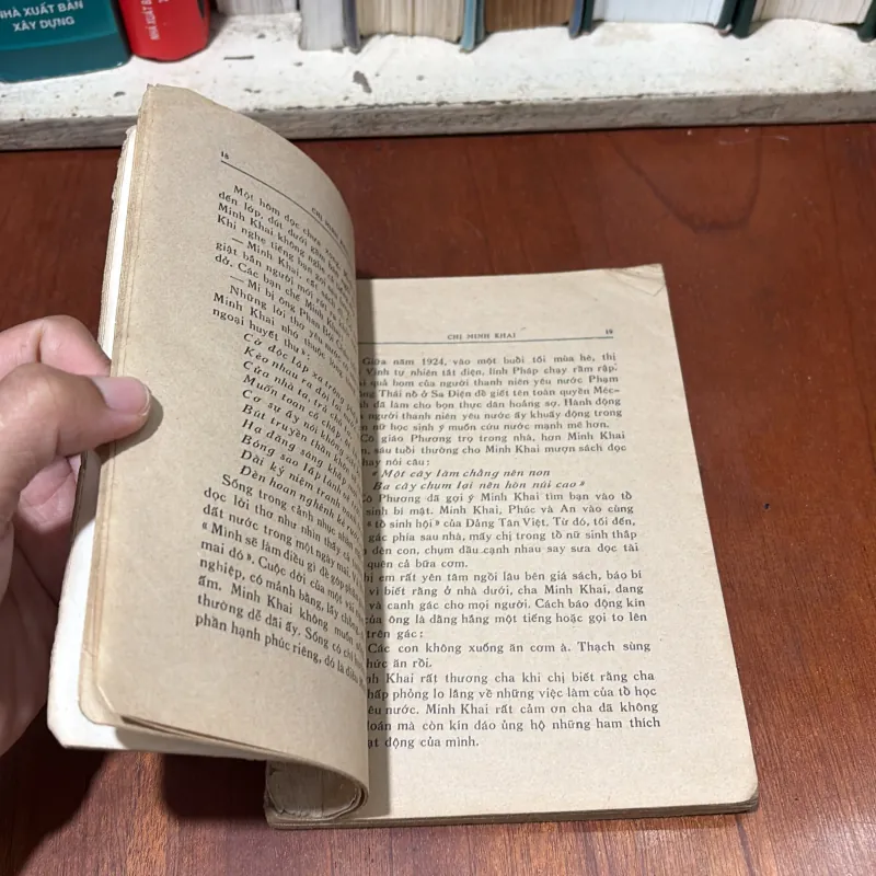 II Sách Xưa: Chị Minh Khai - Nguyệt Tú - 1976 750956