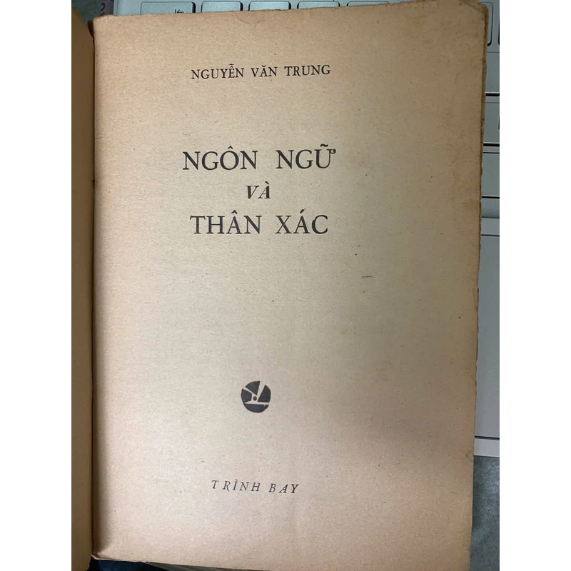 NGÔN NGỮ VÀ THÂN XÁC - NGUYỄN VĂN TRUNG 519674