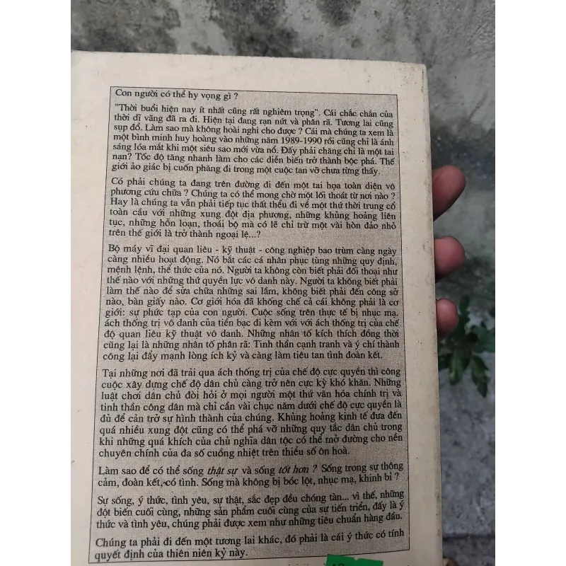 Quả đất quê hương của Edgar Morin và Anne Brigitte Kem  1026214