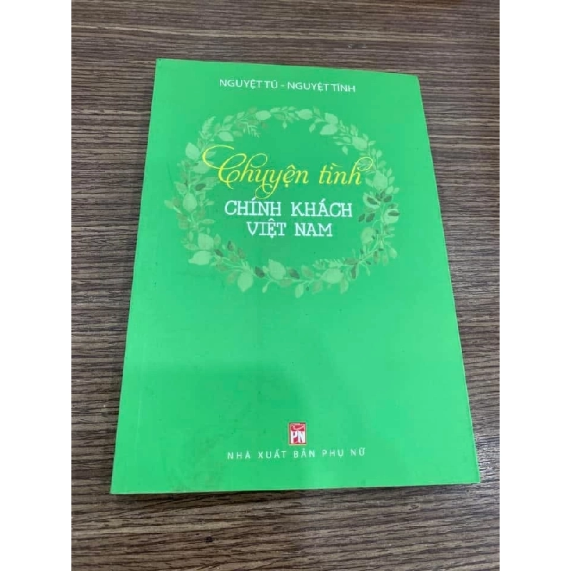 Chuyện Tình Chính Khách Việt Nam-Tác giả Nguyệt Tú, Nguyệt Tĩnh-Văn học,tản văn- mới 98% STB524 457038