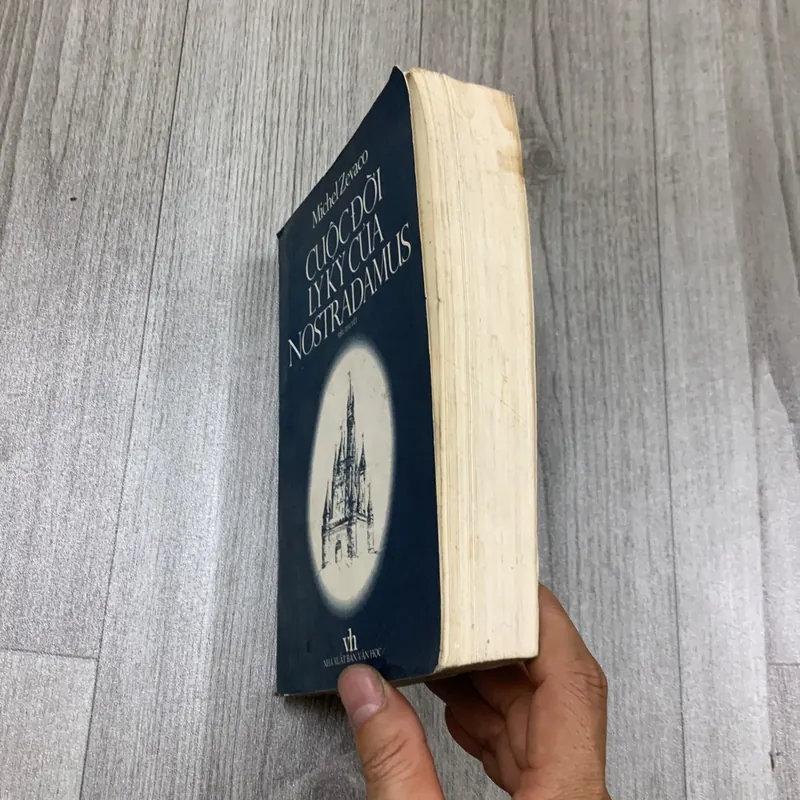 Cuộc đời ly kỳ của nostradamus. 2b1 717840