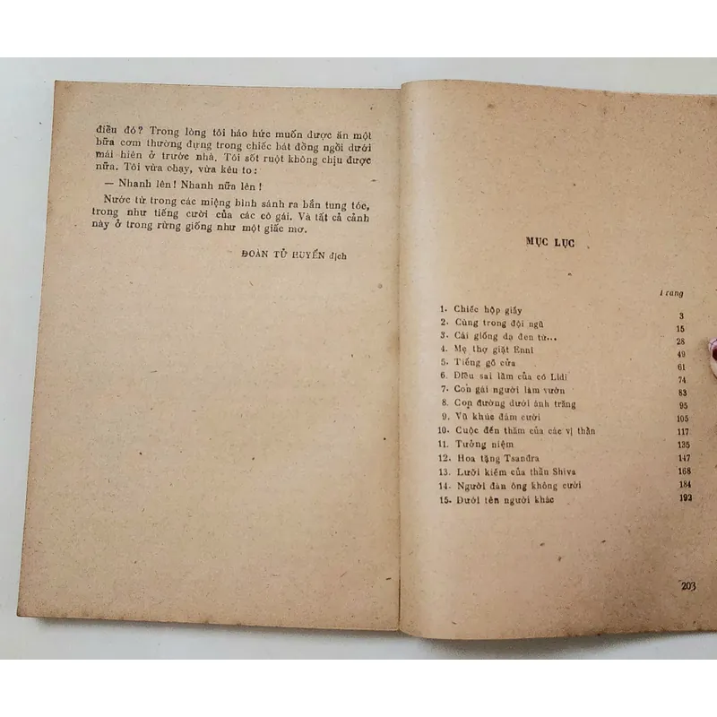 Tập truyện các nước Á - Phi: CON ĐƯỜNG DƯỚI ÁNH TRĂNG 708974