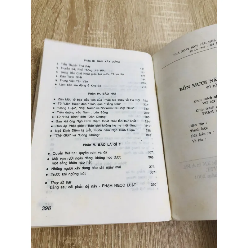 VŨ BẰNG 40 NĂM NÓI LÁO 970547