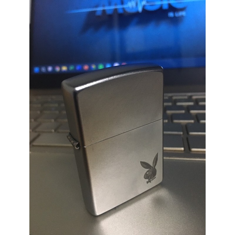 Zippo Playboy Bradford PA, USA mã 13 + móc khóa bình xăng hàng collection. 71195