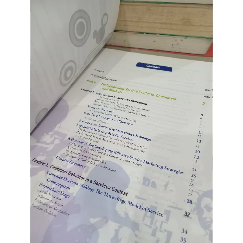 Essentials of Services Marketing - C. Lovelock, J. Wirtz, P. Chew 712226