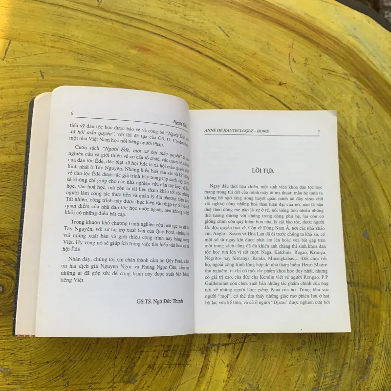  NGƯỜI Ê ĐÊ MỘT XÃ HỘI MẪU QUYỀN - ANNE DE HAUTECLOQUE-HOWE  790219