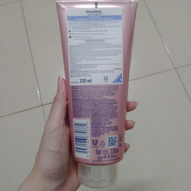 Vaseline kem dưỡng trắng da body 507972