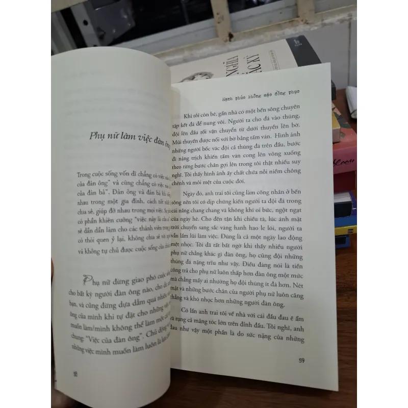 Sách Hạnh phúc không mặc đồng phục của Tạ Hà Như Bình mới 90% 783211