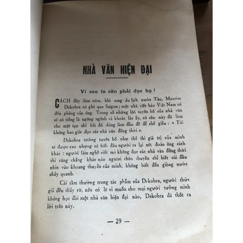 Nhà văn hiện đại 1024372