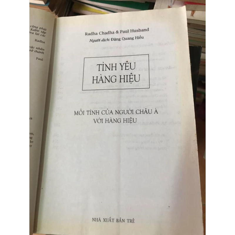 Tình yêu hàng hiệu - Mối tình của người Châu Á với hàng hiệu - Radha Chadha, Paul Husband 306385