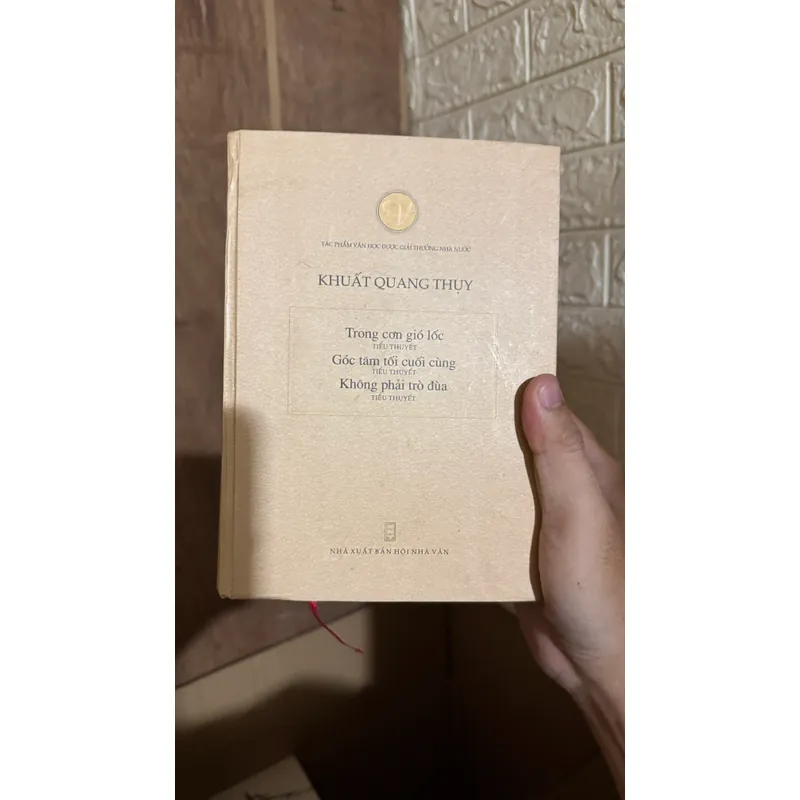 Sách văn học Việt Nam Khuất Quang Thuỵ - th1  719903