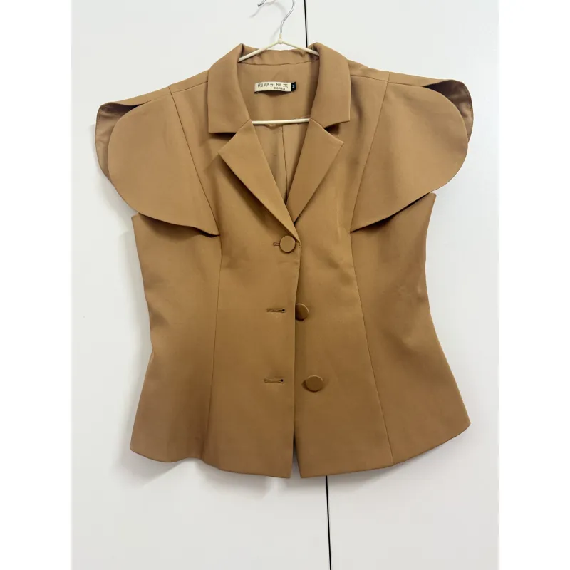 Áo sơmi  kiểu cổ vest od Hàn sz M màu nâu sóc mới 99% 929872