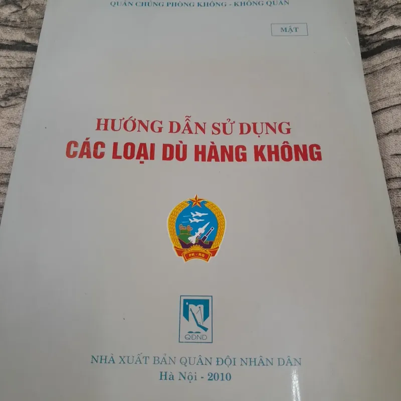Hướng dẫn sử dụng các loại Dù Hàng Không. NXB Quân Đội. 687854