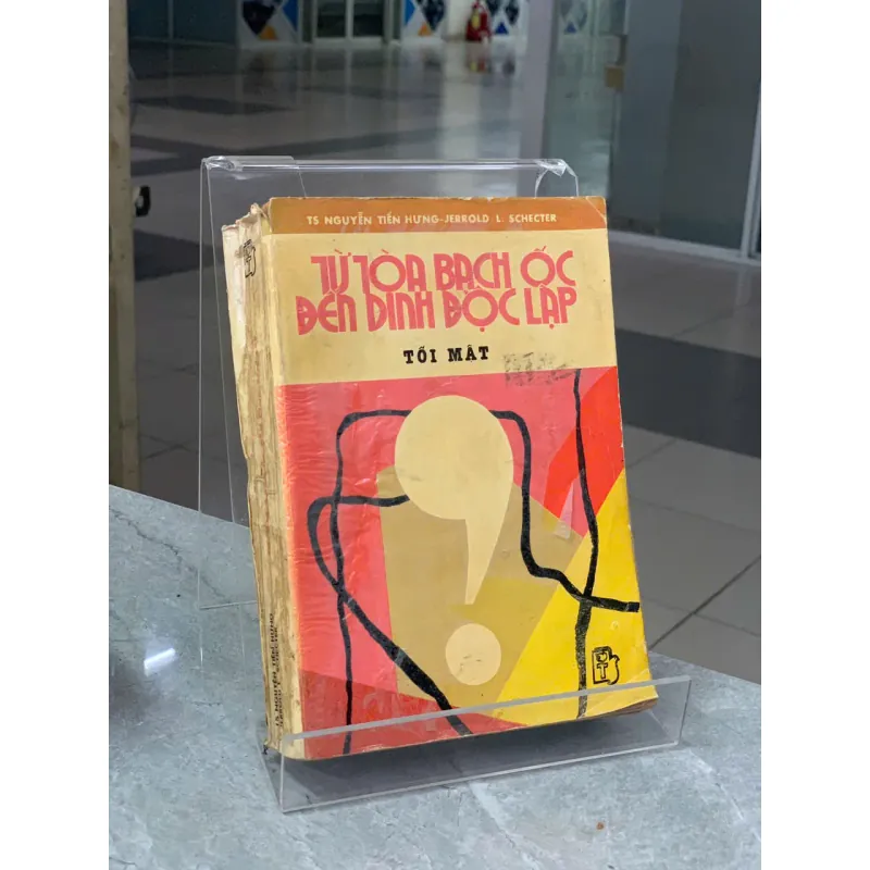TỪ TÒA BẠCH ỐC ĐẾN DINH ĐỘC LẬP - TS NGUYỄN TIẾN HƯNG & JERROLD L. SCHECTER 572342