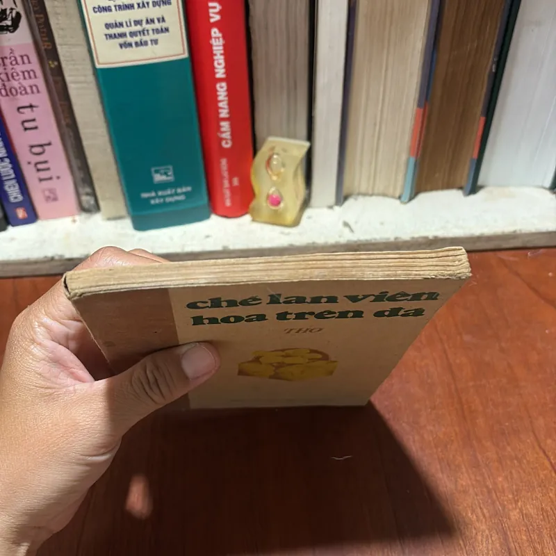 [Sách Xưa] - II Thơ: Hoa Trên Đá - Chế Lan Viên - 1984 792580