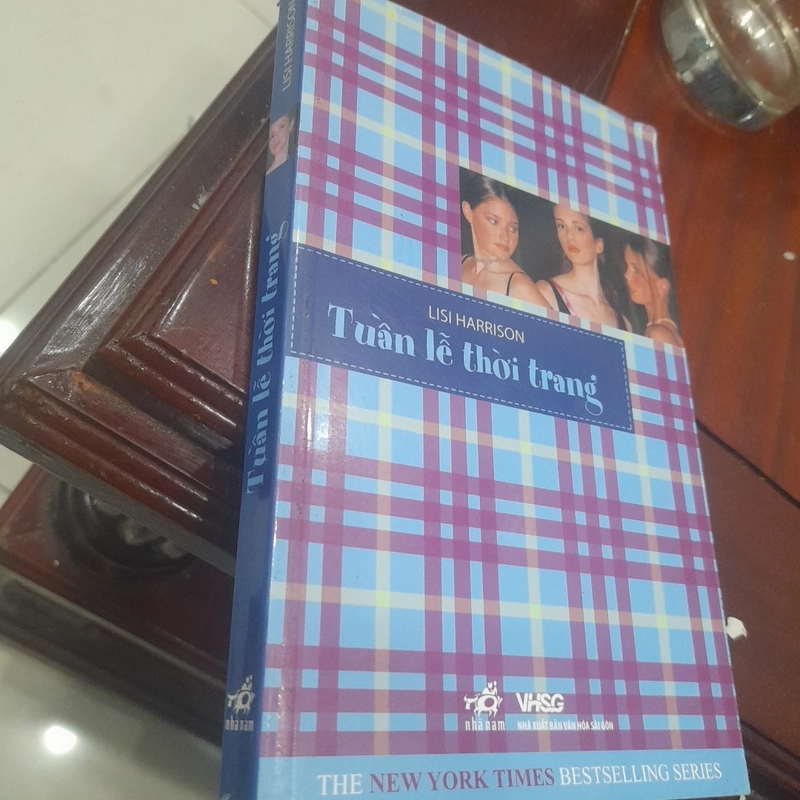 Lisi Harrison - TUẦN LỄ THỜI TRANG (sách nhã nam) 362646