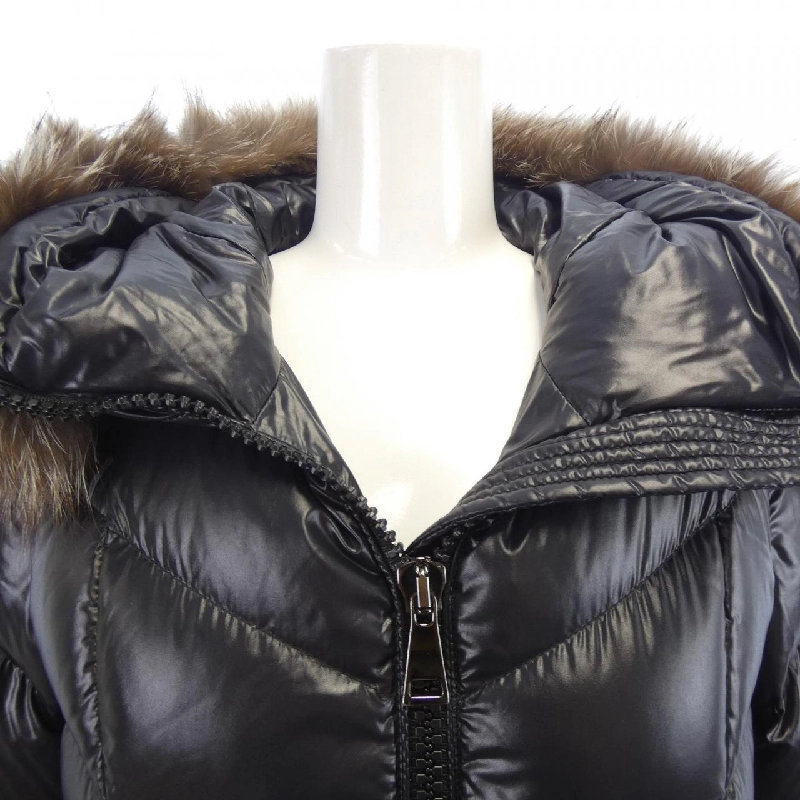 Áo khoác lông vũ MONCLER 635387