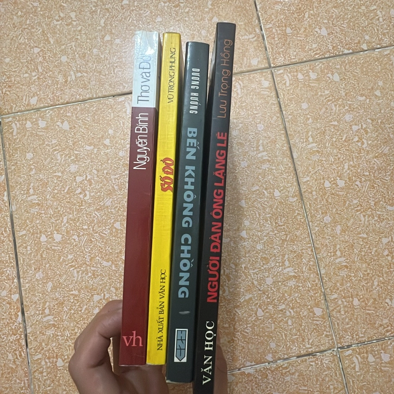 Combo 4 cuốn: Số đỏ, Thơ và Đời, Bến không chồng, Người đàn ông lặng lẽ 451591