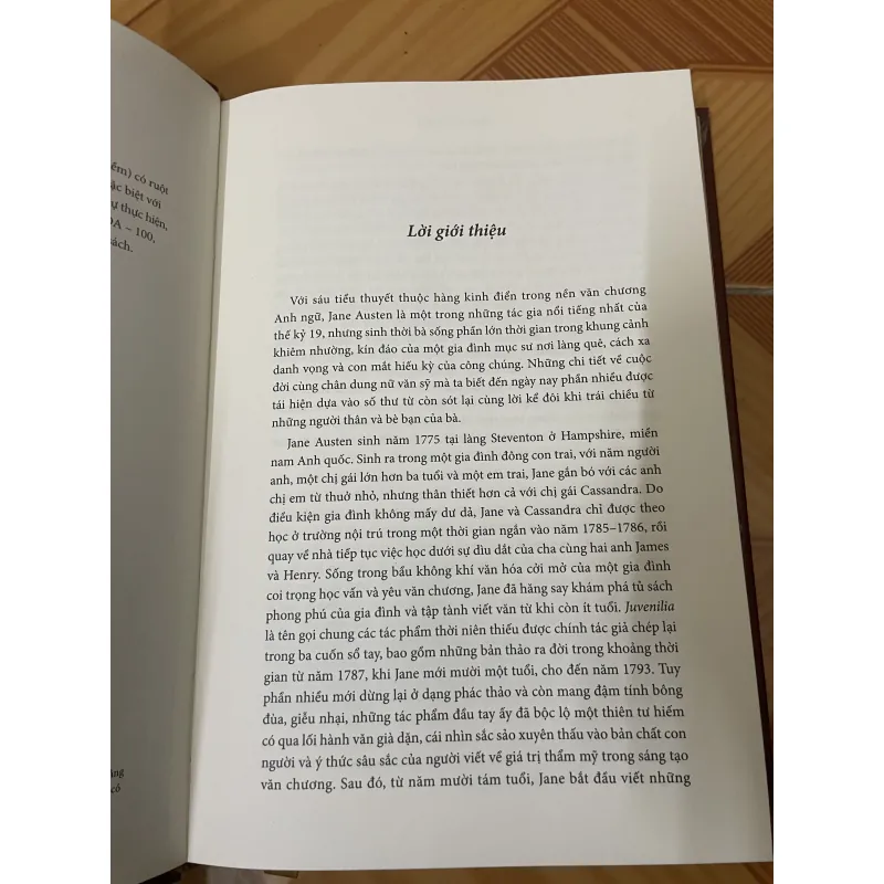 Kiêu hãnh và định kiến - sách decor bìa giả da 799643