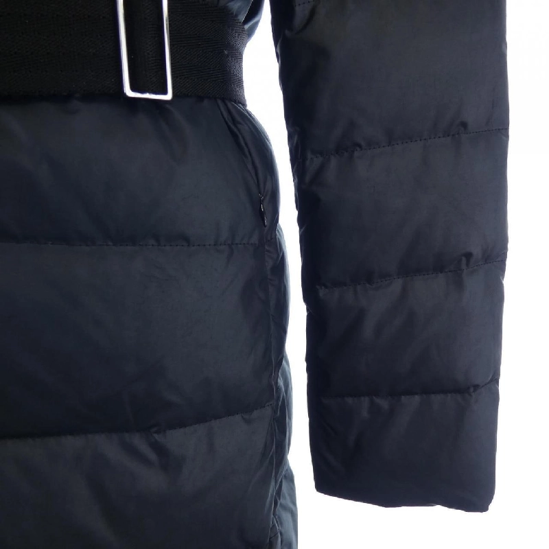 Áo khoác lông vũ MONCLER 638341