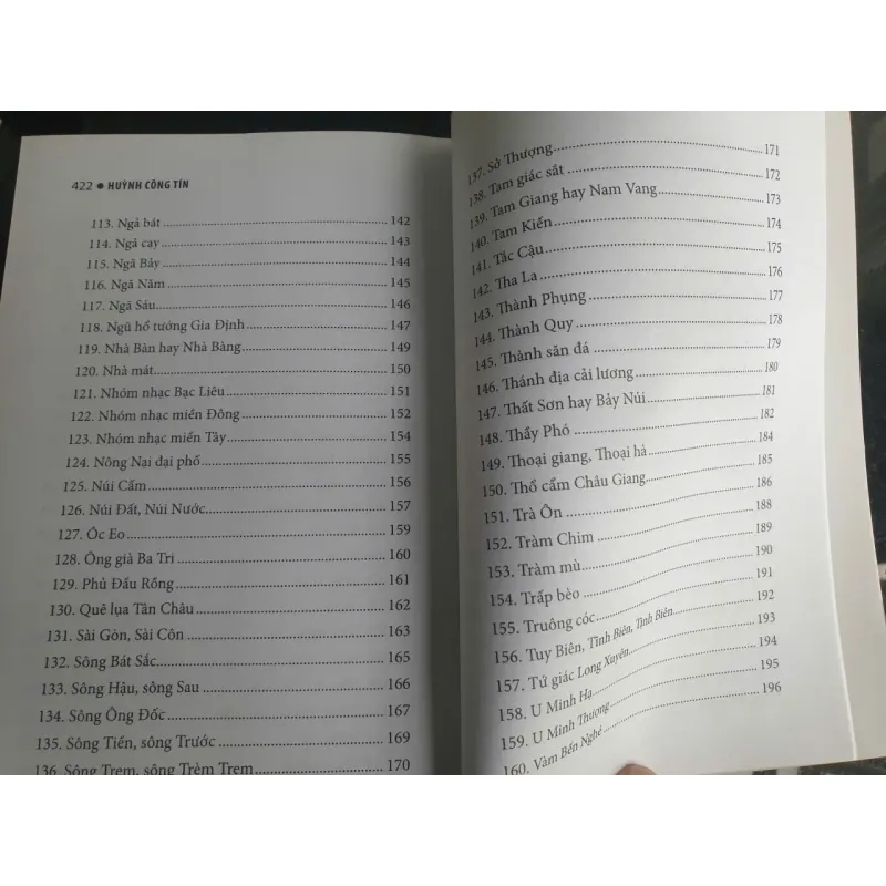 Sách Chuyện Địa Danh Và Chữ Nghĩa Nam Bộ - Huỳnh Công Tín mới 90% 674335