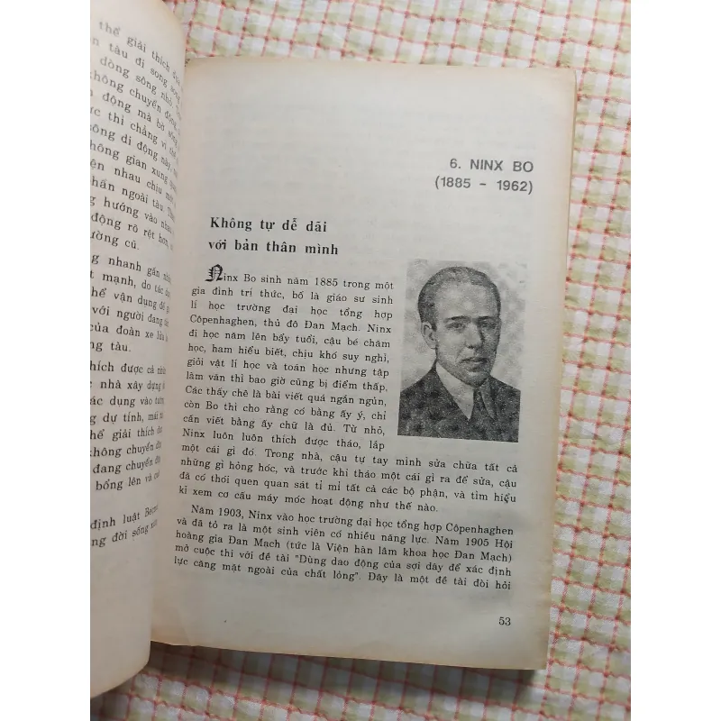 TRUYỆN KỂ VỀ CÁC NHÀ BÁC HỌC VẬT LÍ 763833