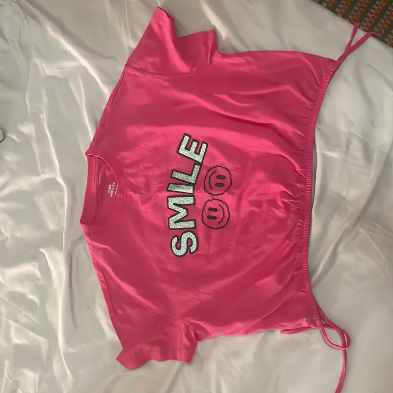 Áo bé gái 11-12t. Chưa sd, đã giặt. Sale 50k/1 cái có 2 cái 780969