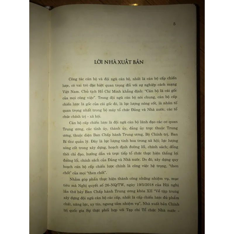 Giải pháp xây dựng đội ngũ cán bộ cấp chiến lược đủ phẩm chất, năng lực và uy tín 694441