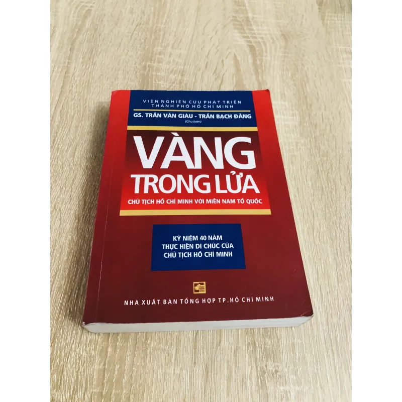 VÀNG TRONG LỬA CHỦ TỊCH HỒ CHÍ MINH VỚI MIỀN NAM TỔ QUỐC  976571