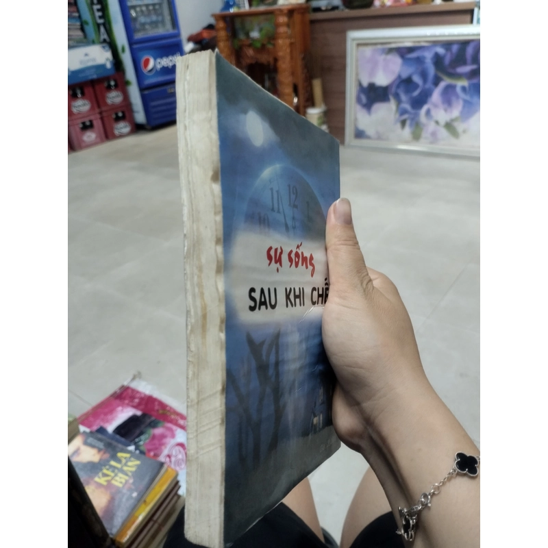 SỰ SỐNG SAU KHI CHẾT" của tác giả Raymono A. Moody.  496509
