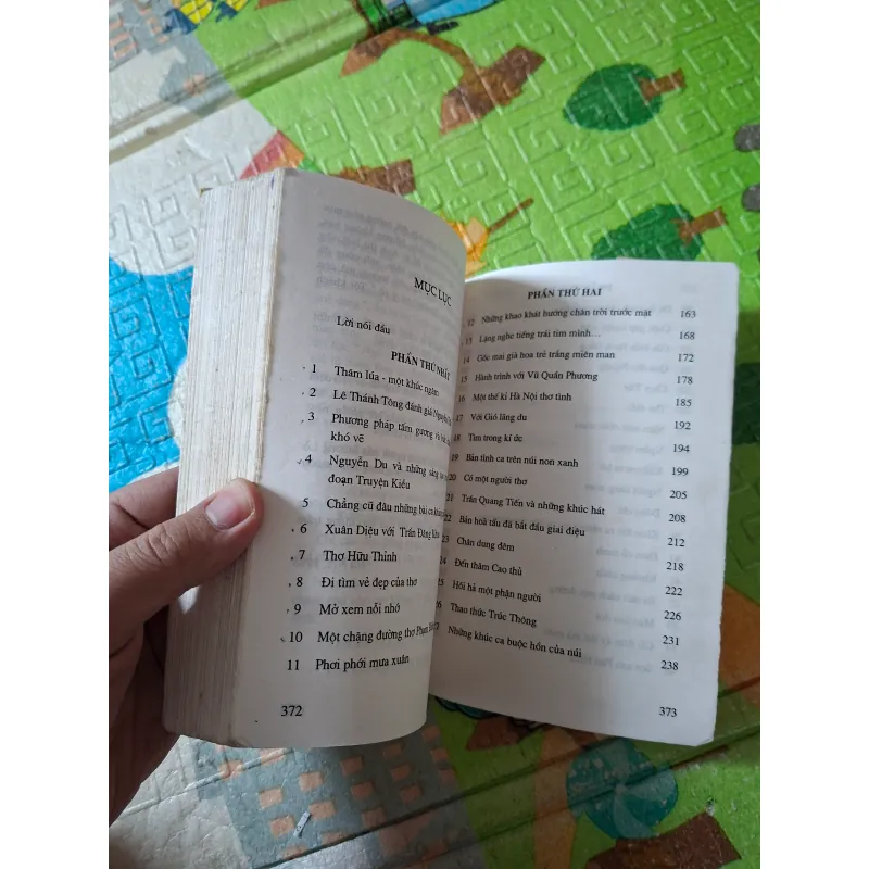 Đi giữa miền thơ tập 2 977745