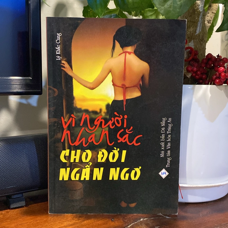 VÌ NGƯỜI NHAN SẮC CHO ĐỜI NGẨN NGƠ (XB 2011) 475194