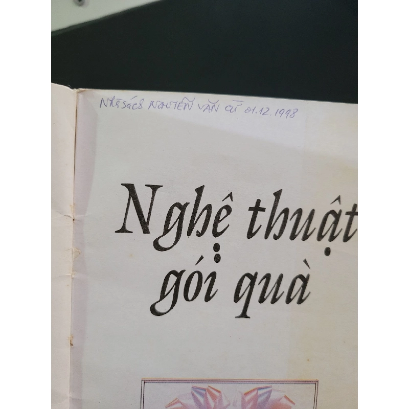Nghệ thuật gói quà mới 80% bẩn bìa, ố nhẹ, có chữ viết 1996 Rosalind Burdett HCM3004 KỸ NĂNG 918943