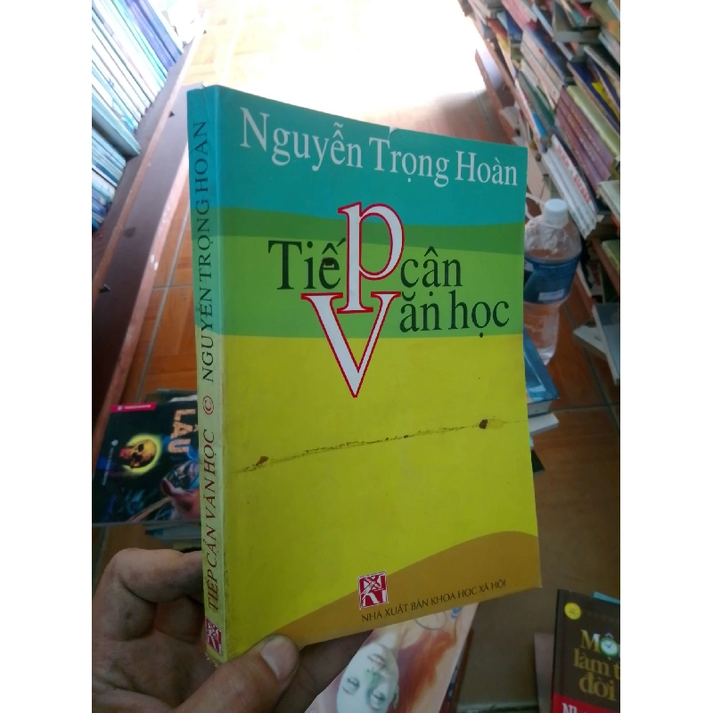(Sách cũ SCGR) Tiếp cận văn học - Trọng Hoàn 2002 VAVO-AK18 Blogmeo090426 1014372