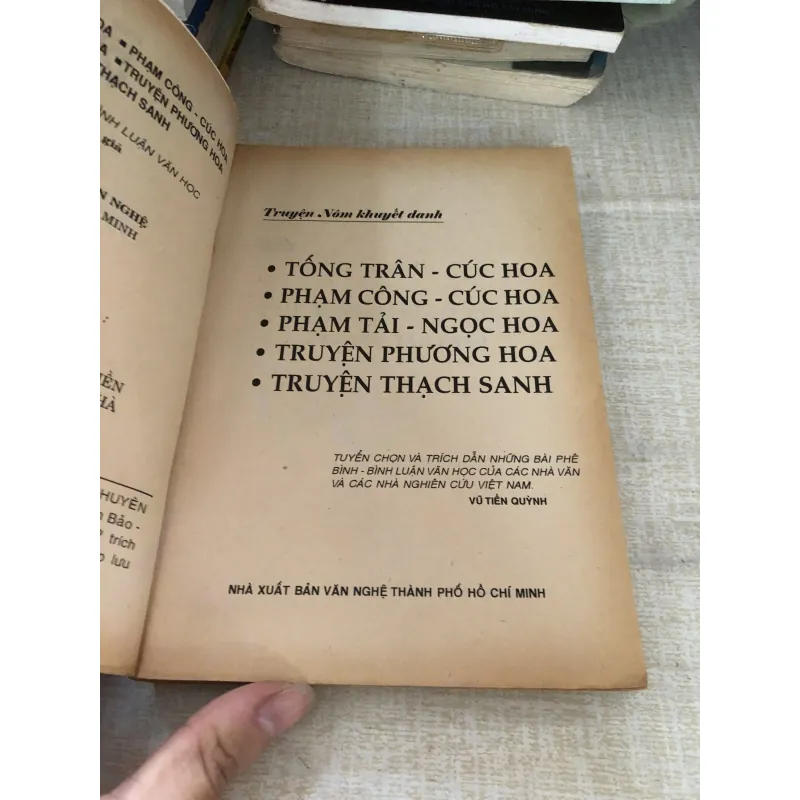 Phê bình bình luận văn học 976107