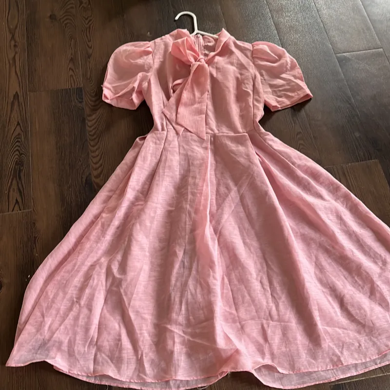 Váy Hồng đào tay bồng size S 1012922