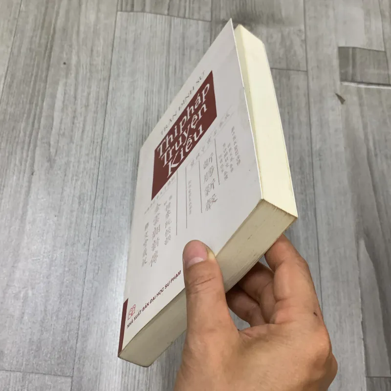Thi pháp truyện kiều - trần đình sử. Có chữ ký tặng. 10a4 1027872