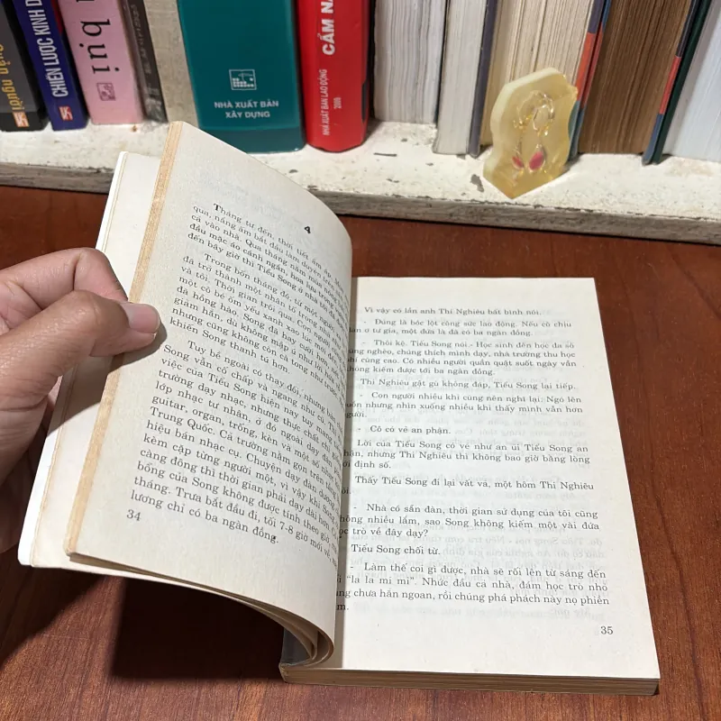 II Văn Học: Bên Dòng Sông - Quỳnh Dao - Liêu Quốc Nhĩ (Dịch) - 2000 781613