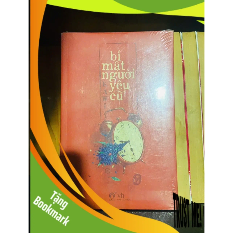 (TẶNG BOOKMARK) Bí mật người yêu cũ / KAWI VĂN HỌC RBK2012-52 939548