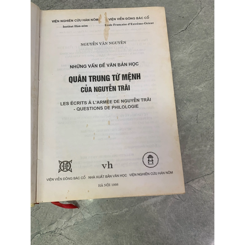 Những vấn đề văn bản học quân trung từ mệnh của Nguyễn Trãi 299290