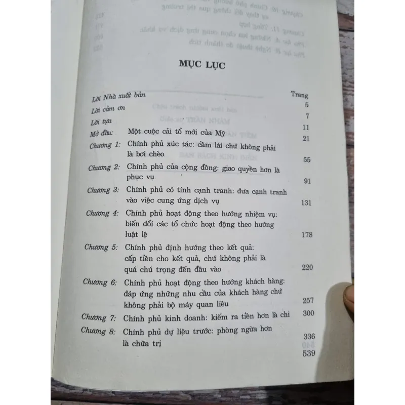 Sách tham khảo từ Hoa Kỳ : Đổi mới hoạt động của chính phủ Sách khổ lớn, xb 1997;  714906