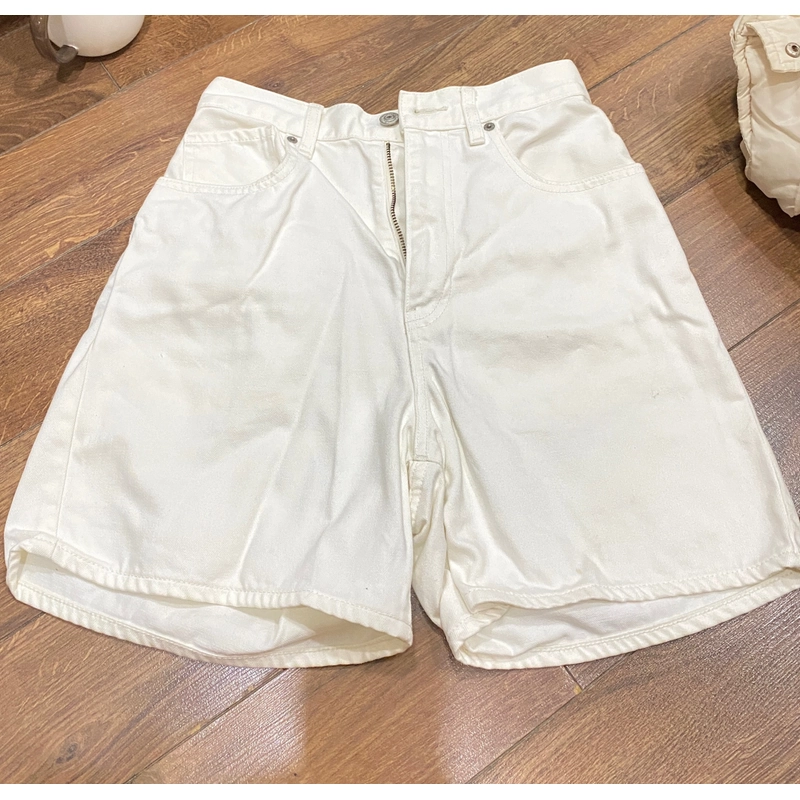 UNIQLO QUẦN SHORT TRẮNG MỚI SIZE 28(71CM) 508385