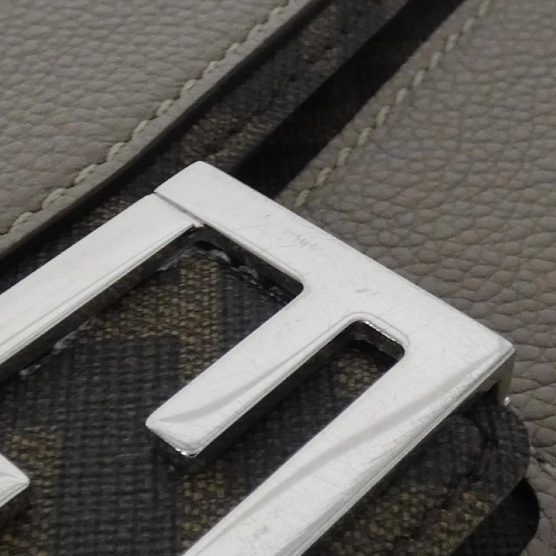 Túi Fendi Baguette Soft Trunk 7VA565 AQWH - Hàng hiệu Chính hãng 804046