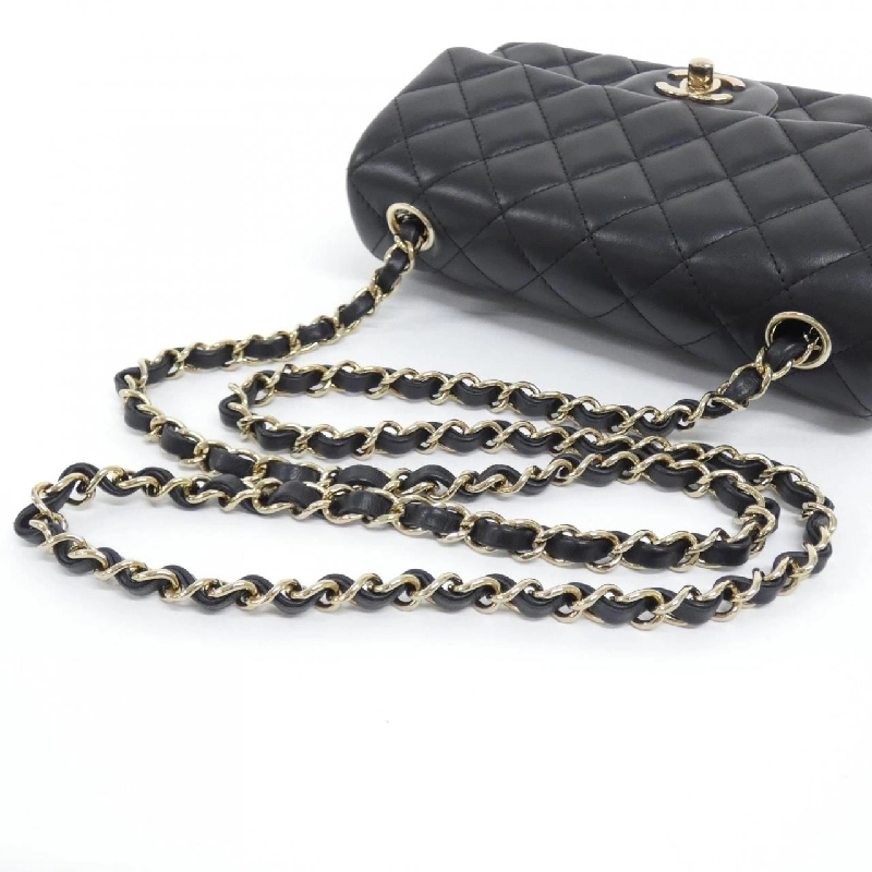 Túi xách chéo Chanel 69900 609168