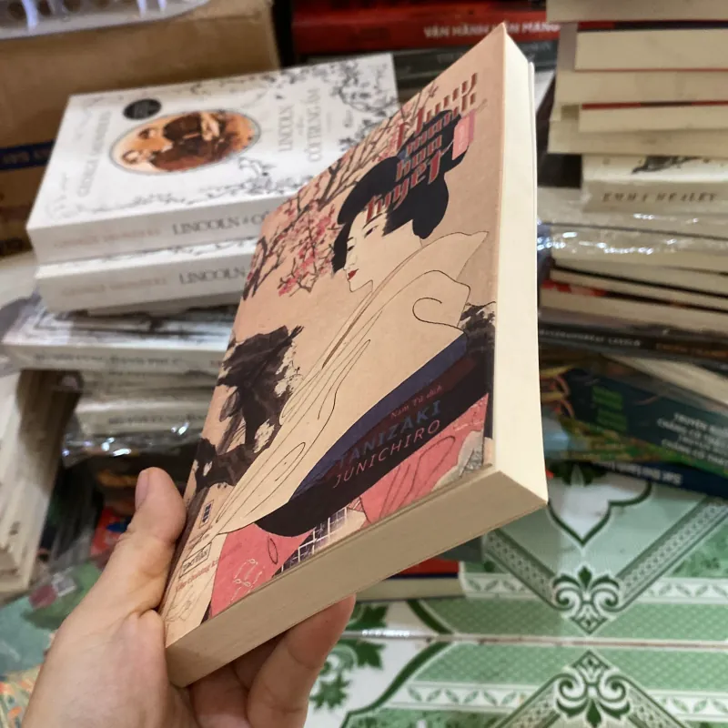 Mong manh hoa tuyết - Quyển Hạ" của tác giả Tanizaki Junichiro 1001102