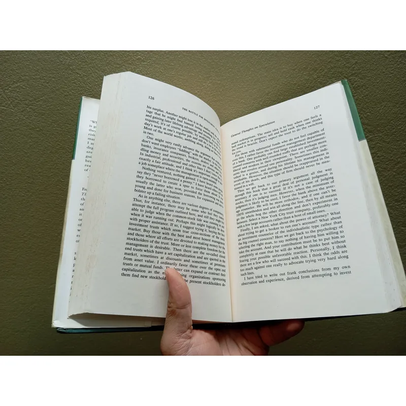 The battle for investment survival, sách ngoại văn tiếng Anh english book  729994