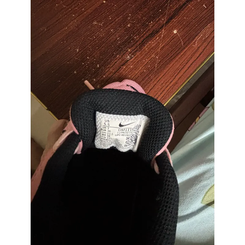 Giày Nike hồng mua tại store Japan 674884